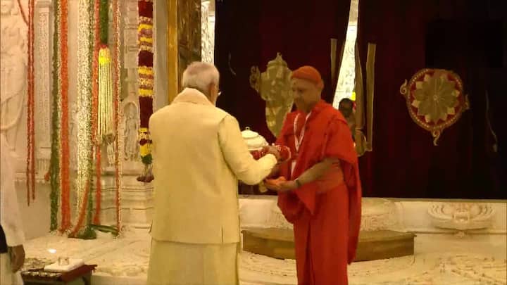 PM Modi with Uttar Pradesh Chief Minister Yogi Adityanath moments before the ceremony began. (Image Source: X/@ANI)