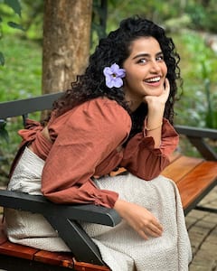 Anupama Parameswaran : అనుపమ పరమేశ్వరన్ లేటెస్ట్ ఇన్​స్టా పోస్ట్.. క్యూట్​నెస్ ఓవర్​ లోడెడ్