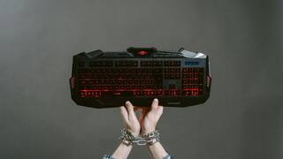 Gaming Keyboards: গেম খেলতে ভীষণ পছন্দ করেন? কম দামে কিনে নিন অত্যাধুনিক গেমিং কিবোর্ড, কোথায় পাবেন?