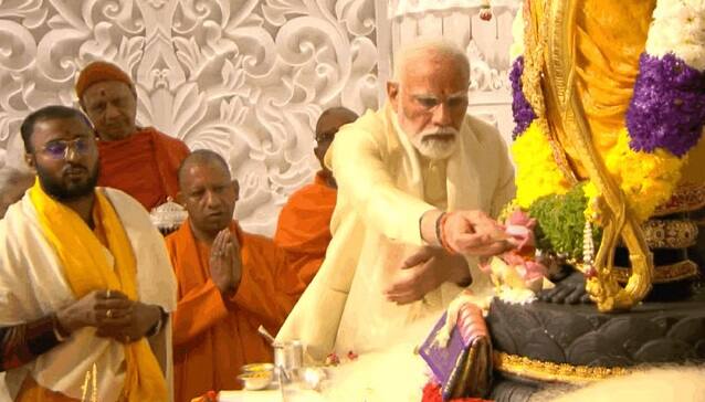 ચિરંજીવી, અમિતાભ બચ્ચન, અભિષેક બચ્ચન, સચિન તેંડુલકર, વિવેક ઓબેરોય, સોનુ નિગમ, રજનીકાંત, માધુરી દીક્ષિત, વિકી કૌશલ, કેટરિના કૈફ, આયુષ્માન ખુરાના, રણબીર કપૂર, આલિયા ભટ્ટ, રાજકુમાર ચર્યાની સહિત અનેક દિગ્ગજ કલાકારો પહોંચ્યા હતા.