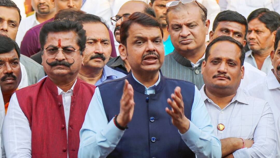 Mira Road Clashes: 13 Arrested, Probe Underway To Identify Others, Says Maha Deputy CM Fadnavis Maharashtra Deputy CM Devendra Fadnavis Directs Swift Police Action After Naya Nagar Mira Road Clashes Mira Road Clashes: 13 Arrested, Probe Underway To Identify Others, Says Maha Deputy CM Fadnavis