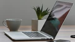 Laptop Accessories  : दररोज लॅपटॉप वापरता ? ह्या गोष्टी नक्की लक्षात ठेवा !