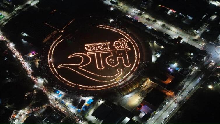 Ayodhya Ram Mandir Pran Pratishtha Jai Shri Ram written with one lakh diyas in Ambikapur entire Gandhi Stadium lit up Ann Ram Mandir Opening: अंबिकापुर में एक लाख दीयों से लिखा ‘जय श्री राम’, जगमगा उठा पूरा गांधी स्टेडियम