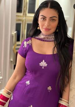 Neeru Bajwa: ਨੀਰੂ ਬਾਜਵਾ ਨੇ ਚੂੜਾ ਪਹਿਨੇ ਸ਼ੇਅਰ ਕੀਤੀਆਂ ਬੇਹੱਦ ਖੂਬਸੂਰਤ ਤਸਵੀਰਾਂ, ਫੈਨਜ਼ ਬੋਲੇ- 'ਘੈਂਟ ਪੰਜਾਬਣ ਕੁੜੀ...'