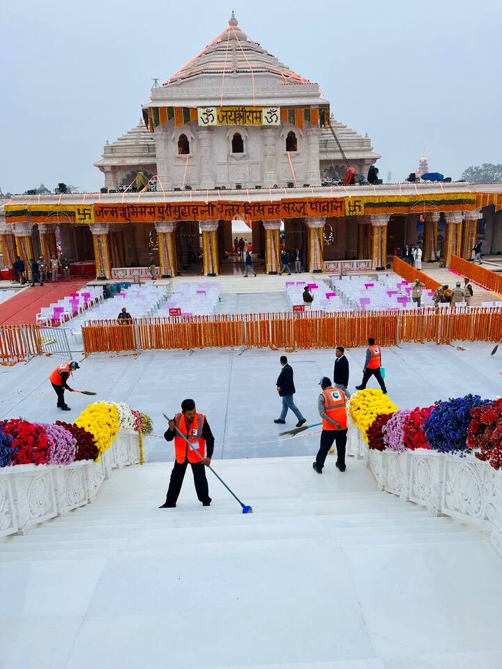 या भव्य दिव्य मंदिराच्या स्वच्छता व्यवस्थापनाची जबाबदारी देशातील सर्वोत्तम अशा बीव्हीजी इंडिया लिमिटेड या पुणे स्थित कंपनीकडे देण्यात आली आहे. पुणेकरांच्या दृष्टीने ही अत्यंत अभिमानास्पद बाब आहे की,कोट्यावधी भाविकांच्या चरण धुळीची स्वच्छता सेवा करण्याचे काम पुण्यातील कंपनीला देण्यात आलें आहे.(Photo Credit :ABP Majha)