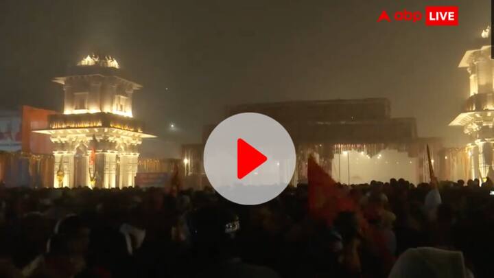 Ayodhya Ram Mandir heavy rush of devotees to offer prayers of Ram Lalla darshan Watch Video Ayodhya Ram Mandir: रामलला के दर्शन के लिए उमड़ा भक्तों का सैलाब, सुबह 3 बजे ही इकट्ठा हुए लोग, देखें Video