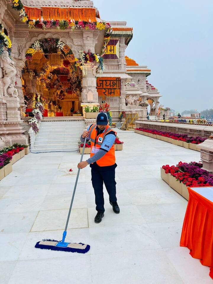 सन्माननीय पंतप्रधानांच्या शुभहस्ते या मंदिराचे उद्घाटन पार पडले. येत्या काही वर्षात कोट्यावधी भाविक प्रभू श्रीरामाचे दर्शन घेण्याकरिता अयोध्या नगरीत येणार अल्याचे संगण्यात येत आहे. (Photo Credit :ABP Majha)