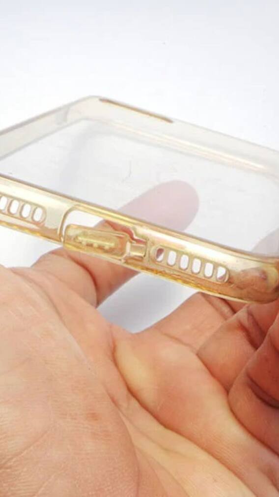 ফোনের সাদা কভার হলুদ হয়ে যাচ্ছে?