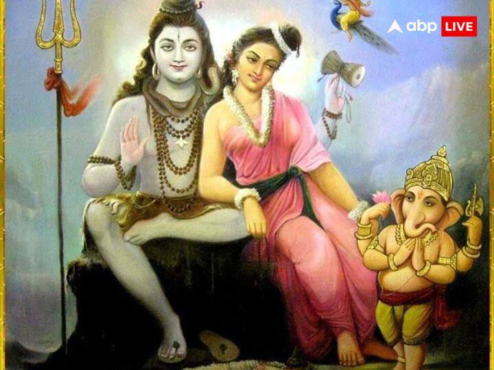 सकट चौथ के व्रत में गणेश जी की पूजा करने का विधान है. ऐसी मान्यता है कि सकट चौथ के दिन ही श्री गणेश ने माता पार्वती और भगवान शिव की परिक्रमा की थी.