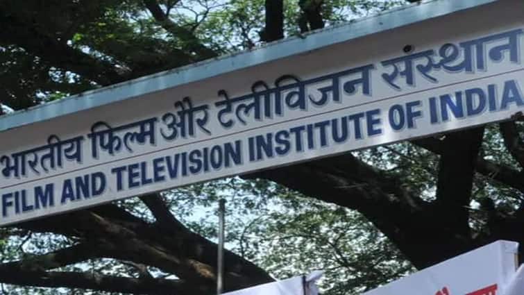 Pune news Clash between students and Hindutwadi activist at Film and Television Institute of India Pune Maharashtra Marathi News Clash in FTII : FTII मध्ये पुन्हा राडा; हिंदुत्ववादी संघटनेच्या कार्यकर्त्यांकडून विद्यार्थ्यांना मारहाण