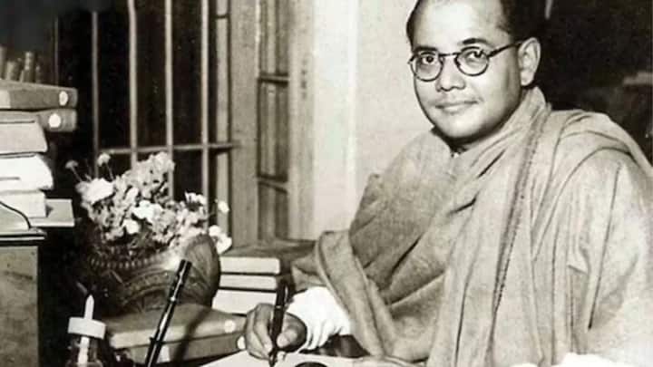 আজ তাঁর ১২৮-ম জন্ম জয়ন্তী। এই মহান প্রাণের বিনাশ নেই। এমনটাই বিশ্বাস করেন অনুরাগীরা। আজকের দিনে একবার ফিরে দেখা য়াক তাঁর সেই অমৃতবাণী সমূহের দিকে।