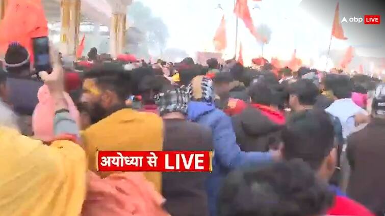 ram mandir news Big decision of Ayodhya Police amid increased crowd in Ram temple Ram Mandir में बढ़ी भीड़ के बीच अयोध्या पुलिस का बड़ा फैसला, मेन गेट पर एंट्री रोकी, गर्भगृह में दर्शन जारी