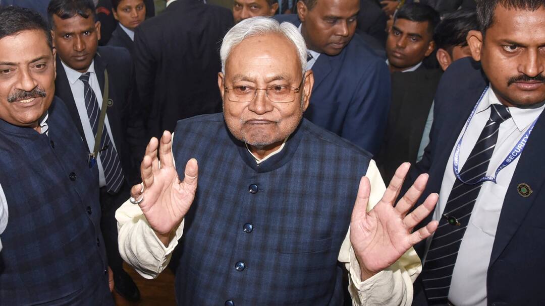 Karpoori Thakur: कर्पूरी ठाकुर के लिए भारत रत्न के ऐलान पर खुश हुए CM नीतीश, मोदी सरकार को लेकर कही ये बात Karpoori Thakur bharat ratna CM Nitish Kumar reaction Karpoori Thakur: कर्पूरी ठाकुर के लिए भारत रत्न के ऐलान पर खुश हुए CM नीतीश, मोदी सरकार को लेकर कही ये बात