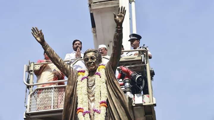Bal Thackeray Jayanti 2024: आज बालासाहेब ठाकरे की जयंती है. इस मौके पर महाराष्ट्र के सीएम एकनाथ शिंदे और विधानसभा अध्यक्ष राहुल नार्वेकर ने उन्हें श्रद्धांजलि दी है.