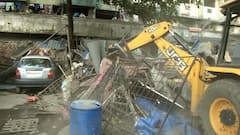 Mumbai: मीरा रोड में कुछ ही देर में ढह गया उपद्रवियों का अवैध निर्माण, देखें बुलडोजर के एक्शन की तस्वीरें