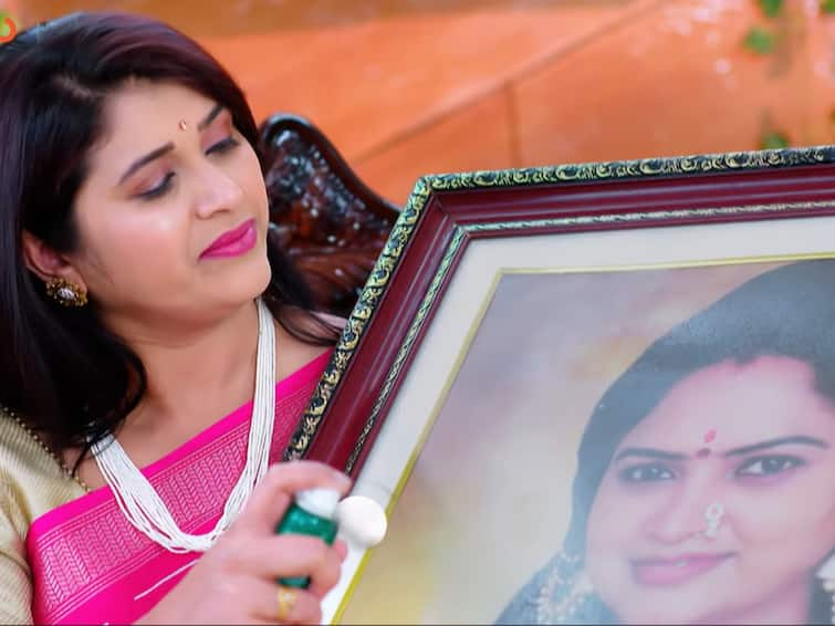 trinayani serial today january 23rd episode written update in telugu Trinayani Serial Today January 23rd - 'త్రినయని' సీరియల్: ఓర్వలేక గాయత్రీ పాప నెత్తిమీద నుల్ల నువ్వులు వేసేసిన సుమన, చెంప పగలగొట్టిన నయని!