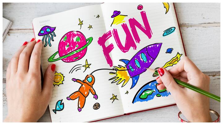 पढ़ाते समय उदाहरण और चित्र दिखाएं : बच्चों को किसी भी नई चीज को समझने और याद करने में मदद के लिए हम उदाहरण और चित्रों का सहारा ले सकते हैं.