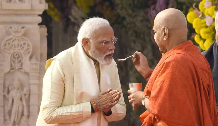 Ayodhya Ram Mandir Inauguration Pran Pratishtha PM Modi Breaks Fast Seer Govind Dev Giri Maharaj Ram Mandir Inauguration: Seer Who Helped PM Modi End Fast Calls Him 'National Hero'