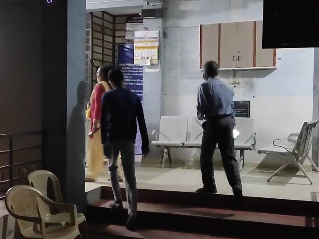 அன்னூர் சார் பதிவாளர் அலுவலகத்தில் லஞ்ச ஒழிப்புத் துறை சோதனை -  ரூ.1.40 லட்சம் பறிமுதல்