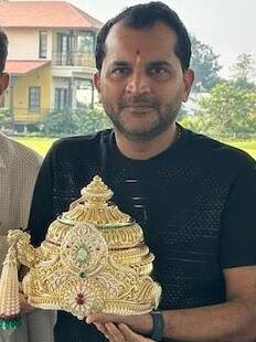 गुजरात के मुकेश ने रामलला को भेंट किया सोने और हीरे का मुकुट, जानें कितनी है कीमत