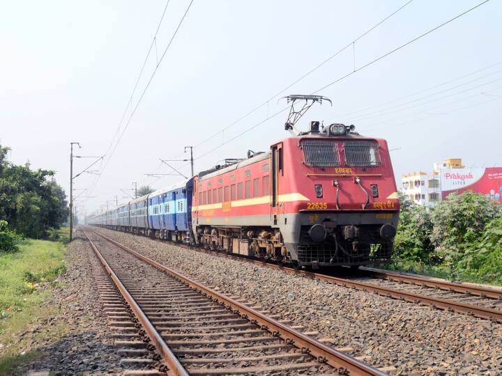 आप मेडिकल इमरजेंसी, आग लगने, सुरक्षा के लिहाज से खतरा होने और दुर्घटना के वक्त चेन पुल कर सकते हैं.