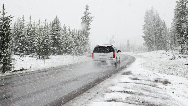 Some useful tips for your car in winter season Car Tips for Winter: सर्दियों के मौसम में अपनी गाड़ी का रखें खास ख्याल, अपनाएं ये जरूरी टिप्स 