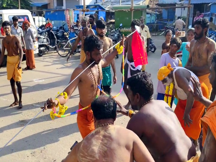 Thaipusam 2024: பழனியில் களைகட்டும் தைப்பூசத் திருவிழா; பக்தி பாடல்கள் பாடியபடி குவிந்து வரும் பக்தர்கள்