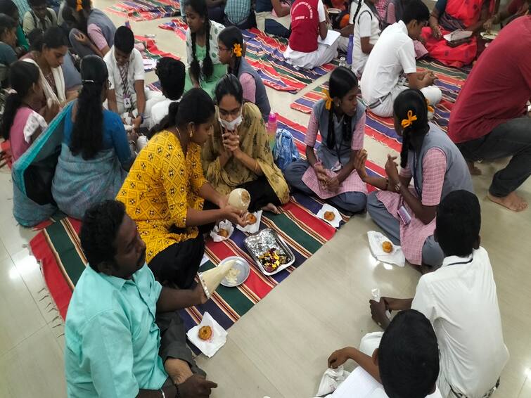 Thanjavur collector Deepak Jacob started the glass art workshop - TNN தஞ்சாவூரில் கண்ணாடி கலைப் பொருட்கள் செய்முறை பயிற்சி தொடக்கம்