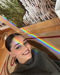 Ananya Pandey Photos : பாரிஸை சுற்றி வரும் பாலிவுட் அழகி அனன்யா பாண்டே!