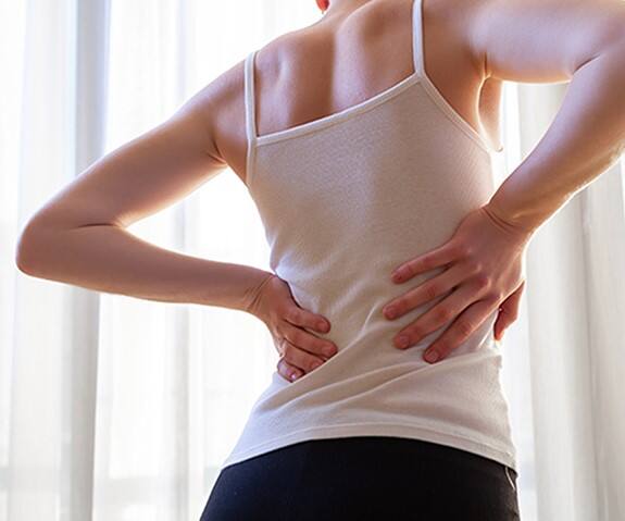 અચાનક જ અસહ્ય પીઠનો દુખાવો  હૃદયરોગનો હુમલો, સ્ટ્રોક અથવા અન્ય ગંભીર પરિસ્થિતિઓની નિશાની હોઈ શકે છે.