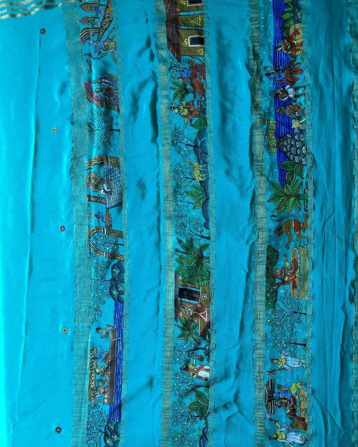 Alia's saree had a border which depicted the entire Ramayana through motifs. It had glimpses of Lord Ram, Sita, Hanuman, and Ram Setu.