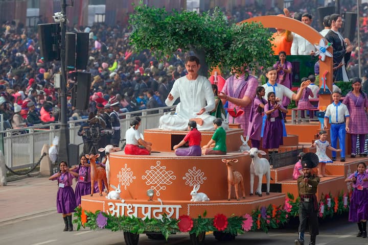 The tableau from Andhra Pradesh envisions a transformation in school education for global competitiveness. (Image Source: PTI)