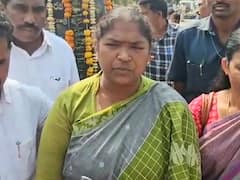 ఆదిలాబాద్ జిల్లా పర్యటనలో అటవీశాఖ అధికారులపై మంత్రి సీతక్క ఆగ్రహం