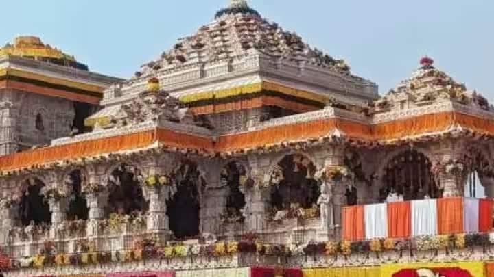 જો તમે રામ મંદિર જઈ રહ્યા છો તો તમારા માટે એ જાણવું જરૂરી છે કે દર્શનનો સમય શું છે. મંદિર સવારે 7 થી 11.30 અને બપોરે 2 થી સાંજના 7 વાગ્યા સુધી દર્શન માટે ખુલ્લું રહેશે. બપોરે લગભગ અઢી કલાક સુધી મંદિર આનંદ અને આરામ માટે બંધ રહેશે.