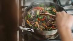 Winter Diet: রোজ পাতে থাকুক প্রোটিন সমৃদ্ধ খাবার, কী কী খাবেন শীতকালে?