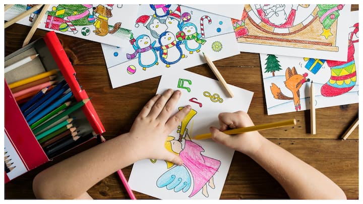 खेल-खेल में पढ़ाएं : बच्चों को केवल पढ़ाने मात्र से वे जल्दी बोर हो जाते हैं. इसलिए हमें पढ़ाते समय कुछ खेल और मजेदार गतिविधियां भी शामिल करनी चाहिए.