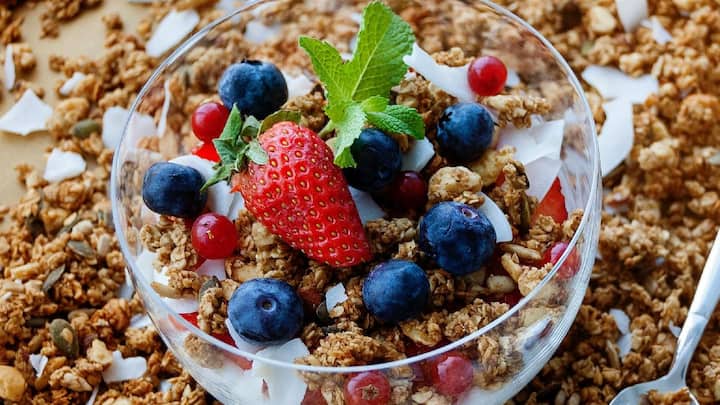 Healthy breakfast: सकाळची वेळ हा आपला दिवस सुरू करण्याचा सर्वात महत्त्वाचा भाग असतो आणि म्हणूनच आपल्याला योग्य आणि निरोगी नाश्ता आवश्यक असतो.