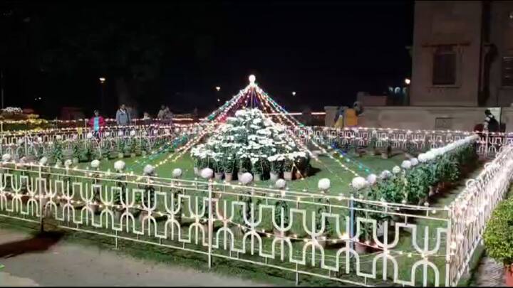 সন্ধেয় আরতির পর মূল মন্দিরে শ্রীরাম-গান পাঠ সহ নানা অনুষ্ঠান হয়। রাম-সীতার ছবিতে ধূপ-ধুনো , ফুল-মালা-অর্ঘ্য মিষ্টি প্রভৃতি সহযোগে আরতি করা হয়।
