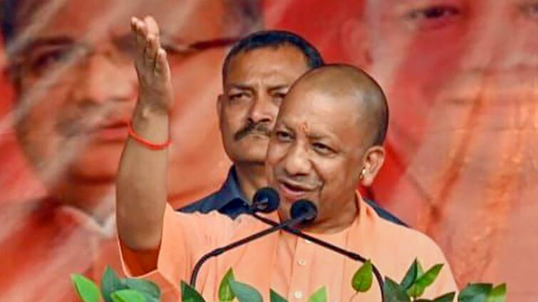 Yogi Adityanath took a dig at bjp mp Ravi Kishan If he act wearing torn clothes UP Politics: 'फटे कपड़े पहन कर एक्टिंग करें तो...', सीएम योगी ने ली रवि किशन की चुटकी, जमकर लगे ठहाके