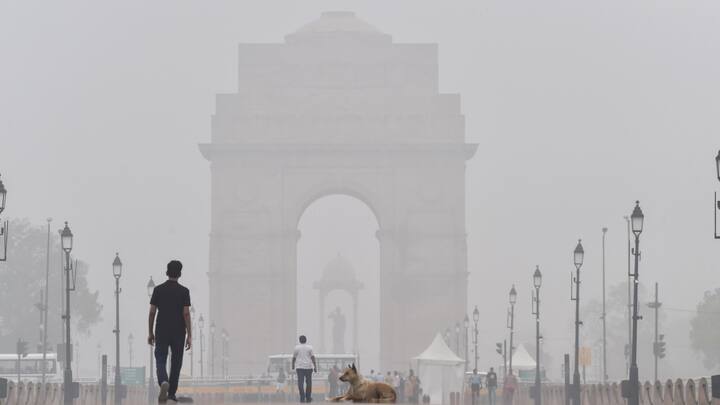 Delhi Weather Forecast 24 January: दिल्ली में दिन के समय धूम निकलने से लोगों को खुशफहमी में रहने की जरूरत नहीं है. अभी शितलहर-कोहरे के दिन बीते नहीं हैं. मौसम विभाग ने जानकारी दी है.