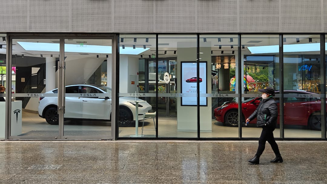 EV India Electric Vehicle Industry Brick Mortar Why Brick-And-Mortar Retail Stores Are Vital For Electric Vehicle Industry In India