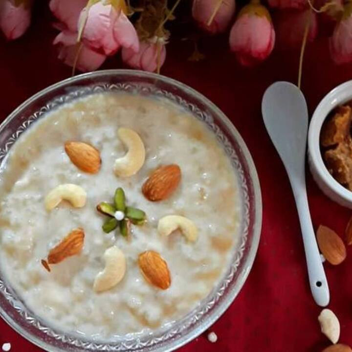 ਇਸ 'ਚ ਪ੍ਰੋਟੀਨ ਕਾਫੀ ਮਾਤਰਾ 'ਚ ਪਾਇਆ ਜਾਂਦਾ ਹੈ। ਇਹ ਸ਼ਾਕਾਹਾਰੀ ਲੋਕਾਂ ਲਈ ਪ੍ਰੋਟੀਨ ਦਾ ਚੰਗਾ ਸਰੋਤ ਹੈ। ਪ੍ਰੋਟੀਨ ਨਾਲ ਭਰਪੂਰ ਖੁਰਾਕ ਲਈ ਤੁਸੀਂ ਸਾਬੂਦਾਣੇ ਨੂੰ ਆਪਣੀ ਖੁਰਾਕ ਵਿੱਚ ਸ਼ਾਮਲ ਕਰ ਸਕਦੇ ਹੋ।
