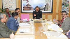 CM सुक्खू ने की अधिकारियों के साथ बैठक, हर महीने राजस्व लोक अदालत लगाने के दिए निर्देश