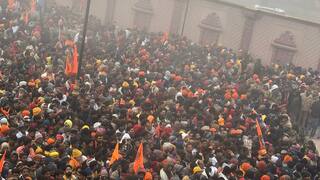 Ayodhya Ram Mandir: અયોધ્યામાં આવી રામ લહેર... પ્રથમ દિવસે 5 લાખ શ્રદ્ધાળુઓએ દર્શન કર્યા, ભારે ભીડને કારણે તમામ વાહનોના પ્રવેશ પર પ્રતિબંધ