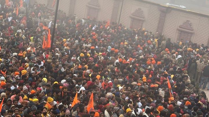 Ayodhya Ram Mandir: Ram wave came in Ayodhya... 5 lakh devotees visited on the first day | Ayodhya Ram Mandir: અયોધ્યામાં આવી રામ લહેર... પ્રથમ દિવસે 5 લાખ શ્રદ્ધાળુઓએ દર્શન કર્યા, ભારે