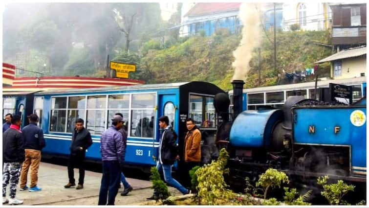 Darjeeling Himalayan Railway Clocks Record Earning With Increased Footfall