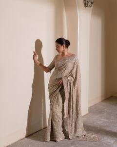 Priyanka Mohan Photos : தங்க சரிகை சேல எங்கும் பளபளக்க.. மனதை கொள்ளை கொள்ளும் பிரியங்கா மோகன்!