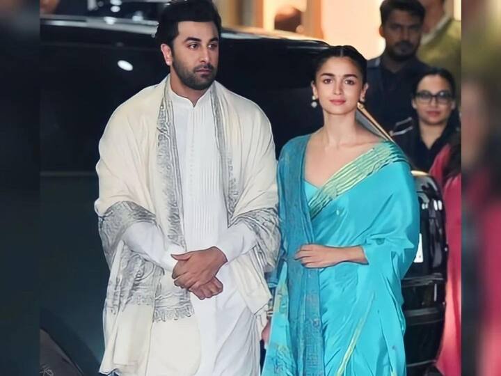 Alia Bhatt Ramayan themed saree : అయోధ్య రామ మందిరం ప్రారంభోత్సవానికి ఆలియా భట్ తన భర్త రణ్​బీర్​తో కలిసి వెళ్లింది. ఈ కార్యక్రమానికి రామాయణం థీమ్​తో కూడి బ్లూ కలర్ శారీ కట్టుకొచ్చింది.