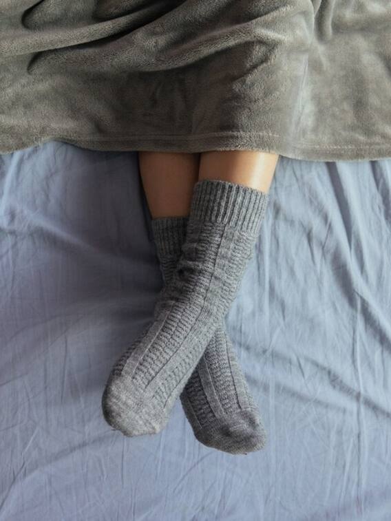 रात में मोजा पहनकर सोने के फायदे