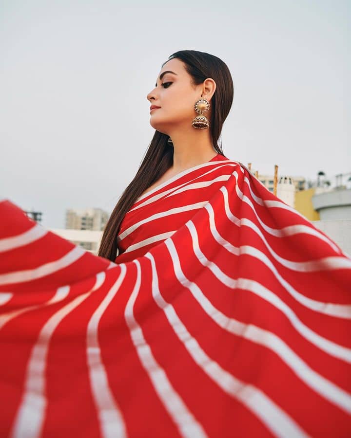 यादरम्यान तिनं लिप्टन, वॉल्स आईस्क्रीम, इमामी आणि इतर कंपन्यांसह सर्व मोठ्या कंपन्यांकडून मॉडेलिंगची ऑफर मिळू लागली. (PC: diamirzaofficial/instagram )